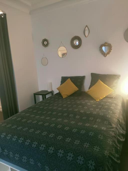 Appartement Les Abbesses Paris Exterior photo