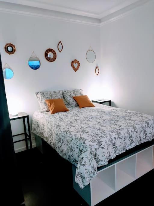 Appartement Les Abbesses Paris Exterior photo